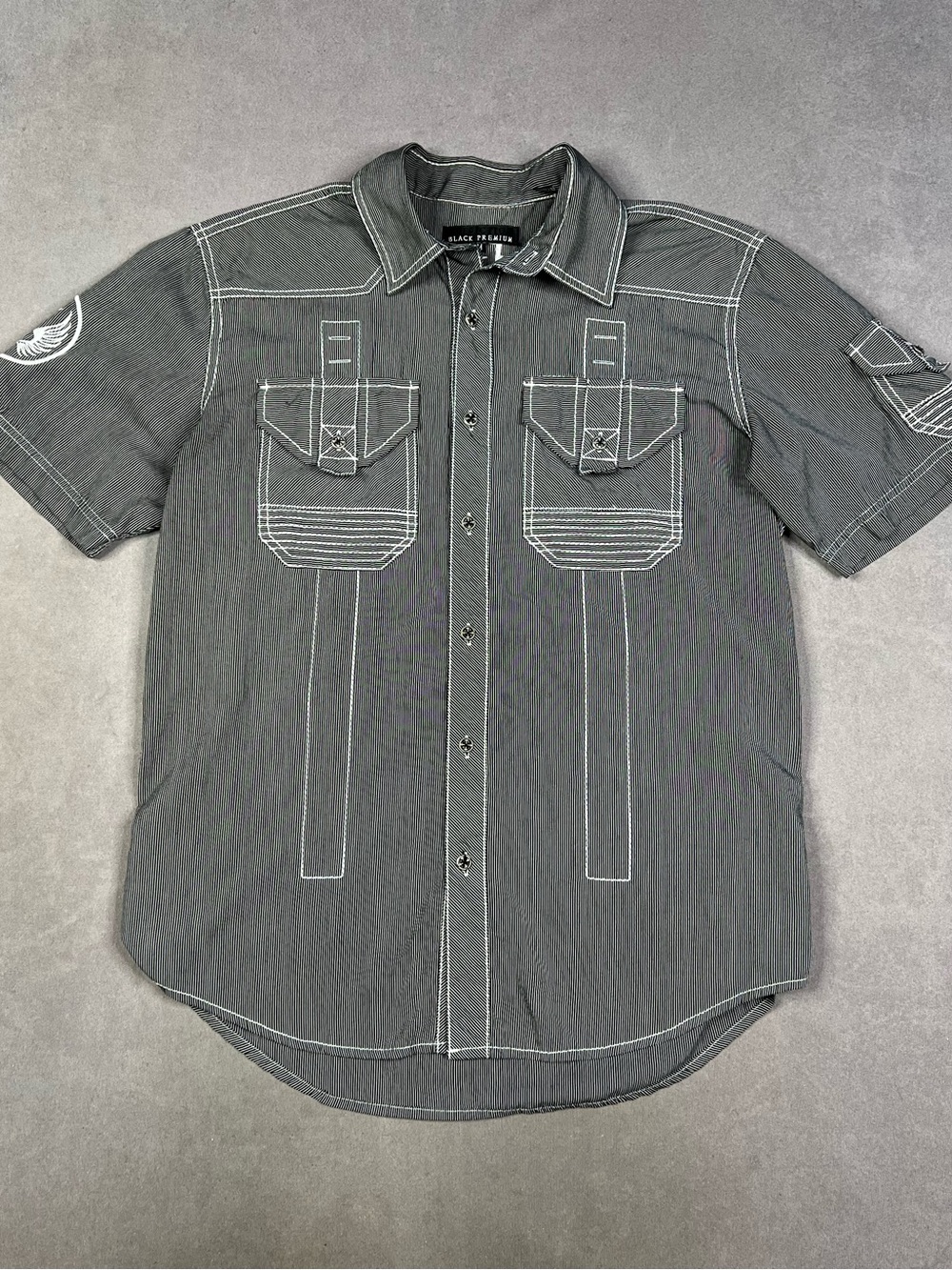 Affliction Gray Short-Sleeve Button Down Shirt with White Stitching